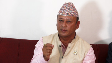 कांग्रेसबाटै चुनाव लड्‌ने दीपक खड्‌काको घोषणा, भने– रुख चिह्नबाहेक अरू कल्पना गर्न सकिँदैन